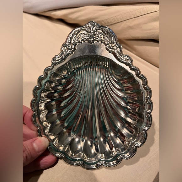 Silverplate Shell-Shaped Bowl Baroque & Rococo Style Classic Shell Pattern - Picture 4 of 5